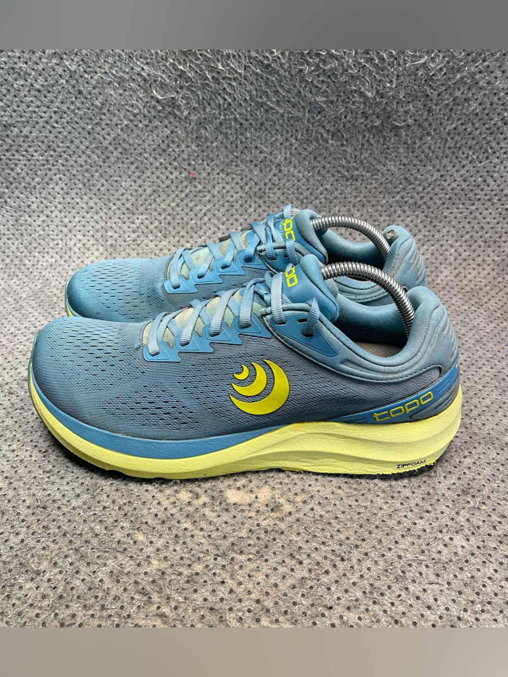 Topo Athletic Phantom 3 Blue Yellow Running Shoes Size 10.5 Men’s